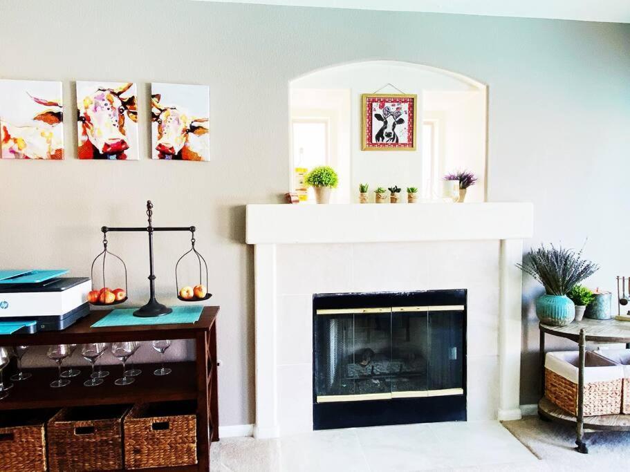 Amazing Heated Pool And Private Hot Tub 3Br In Heart Of Lv Villa Las Vegas Exterior photo