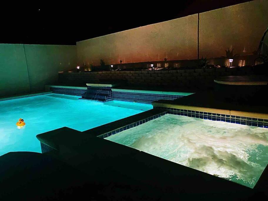Amazing Heated Pool And Private Hot Tub 3Br In Heart Of Lv Villa Las Vegas Exterior photo